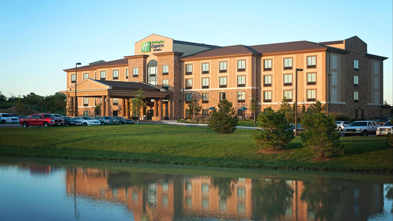 Holiday Inn Express & Suites Wichita Northeast