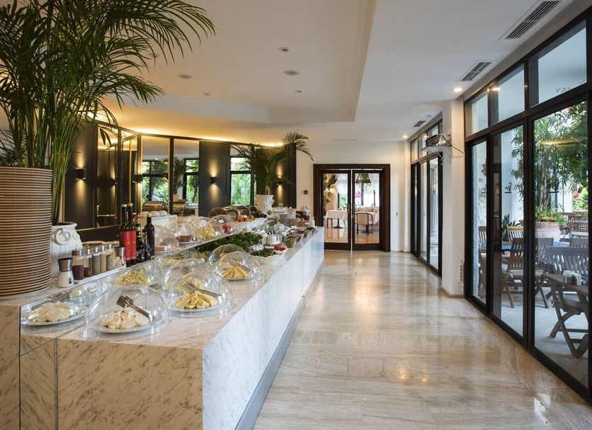 Buffet Photo