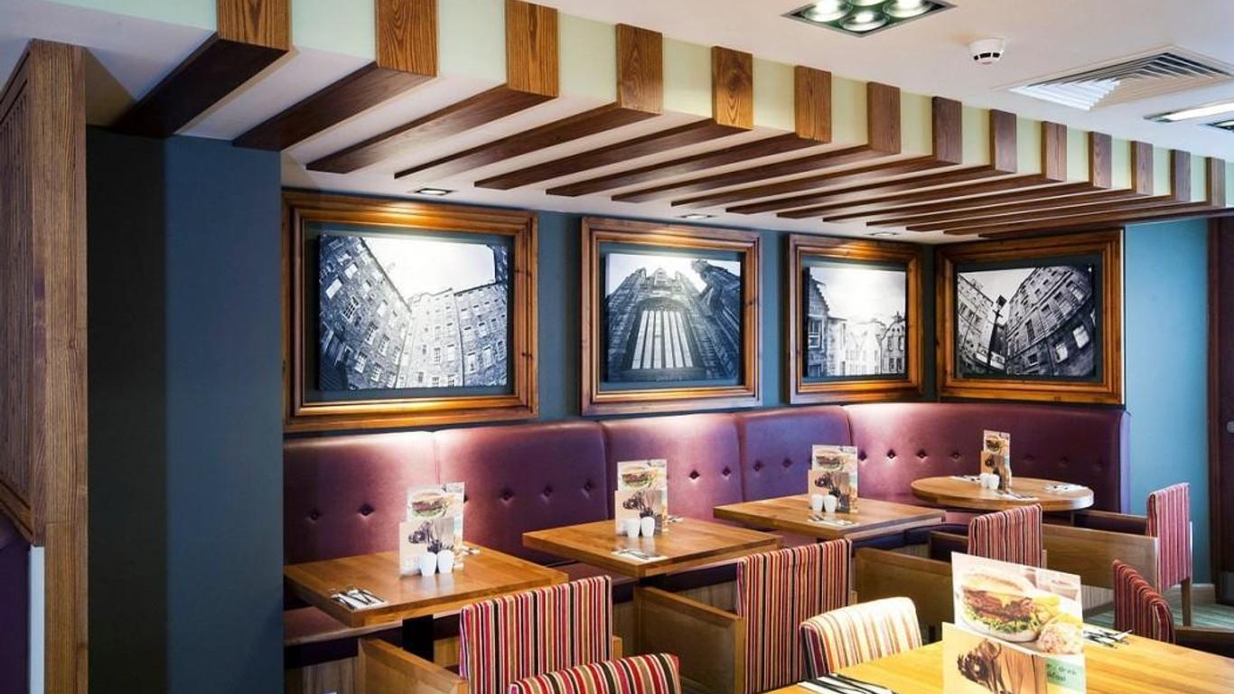 Premier Inn Edinburgh (Princes Street)