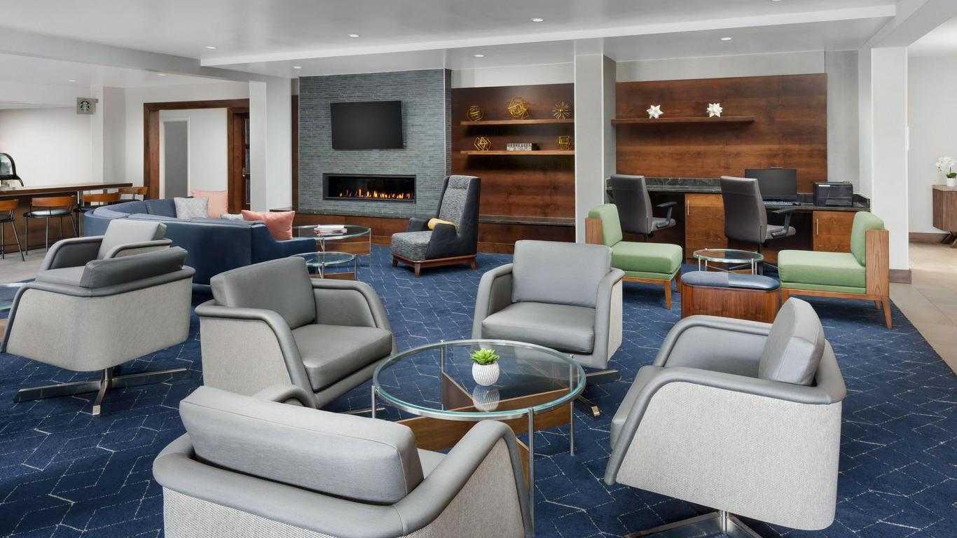 Courtyard by Marriott Manchester-Boston Regional Airport