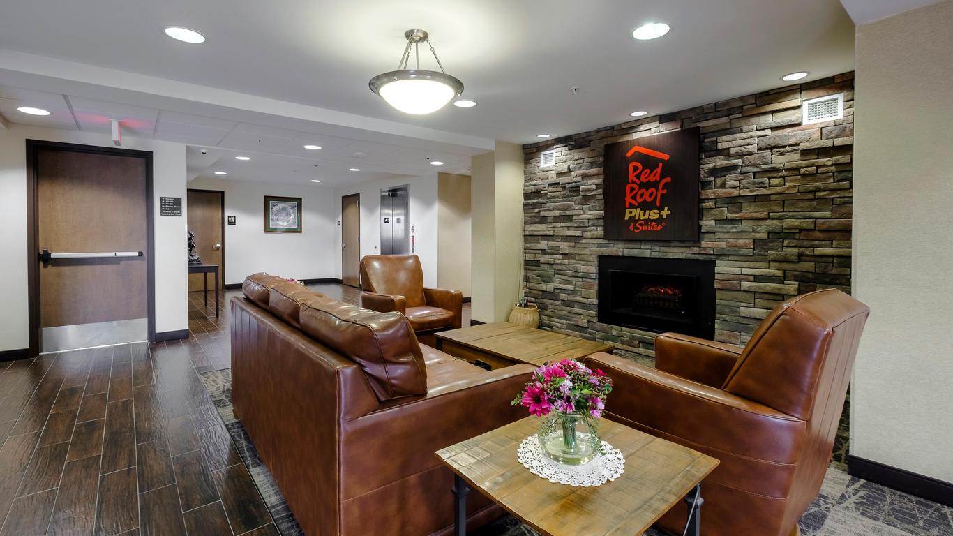 Red Roof Plus+ & Suites Malone