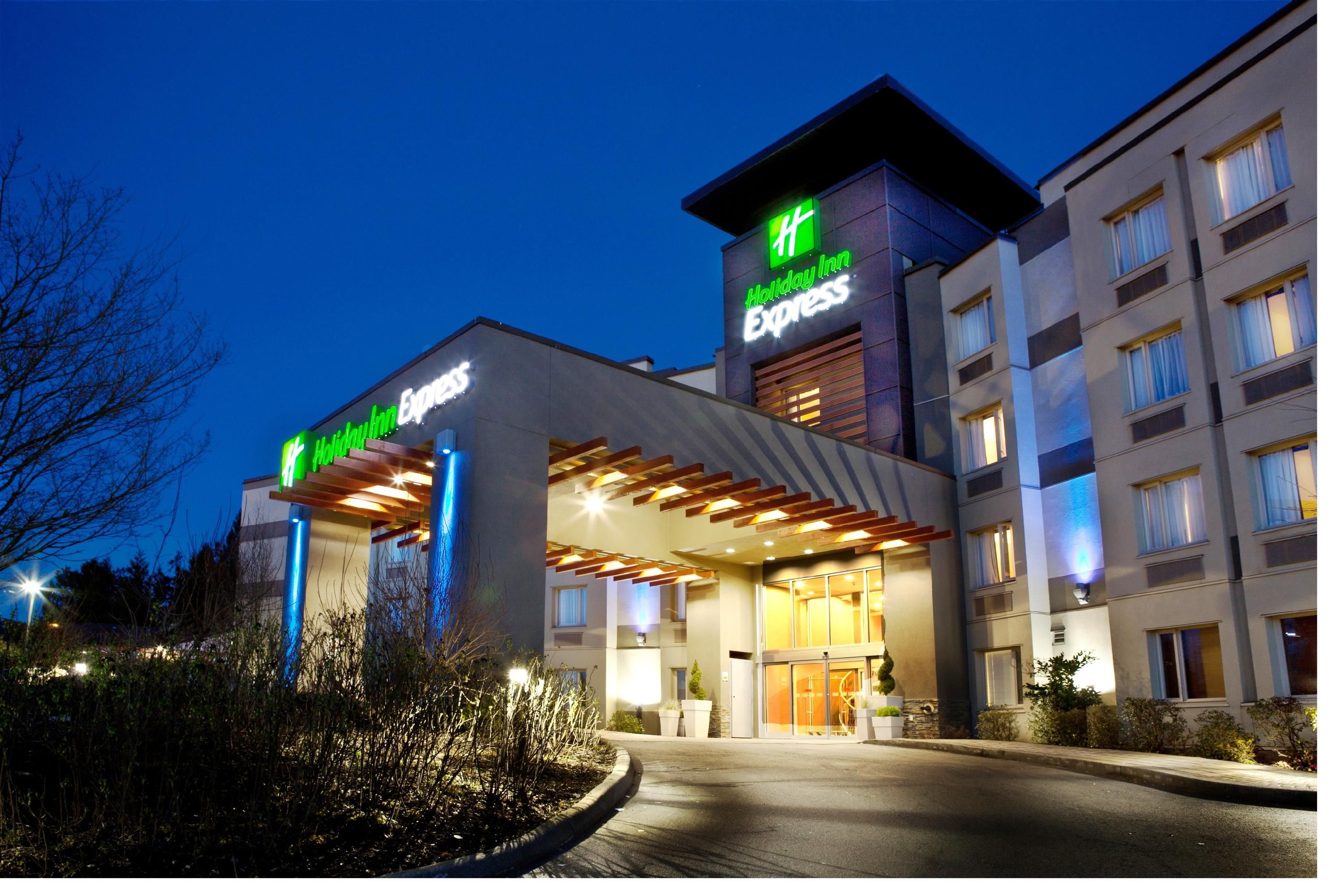 Holiday Inn Express & Suites Langley, An IHG Hotel à partir de 109