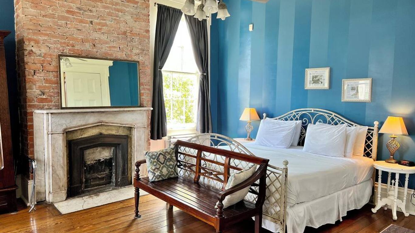 Creole Gardens Guesthouse & Inn