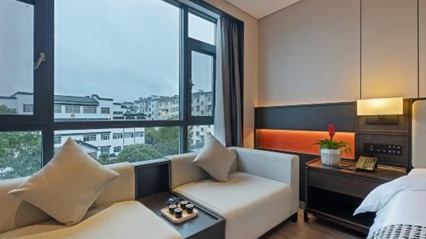 Qing Hua Wu International Hotel