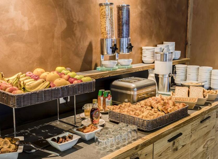 Buffet Photo