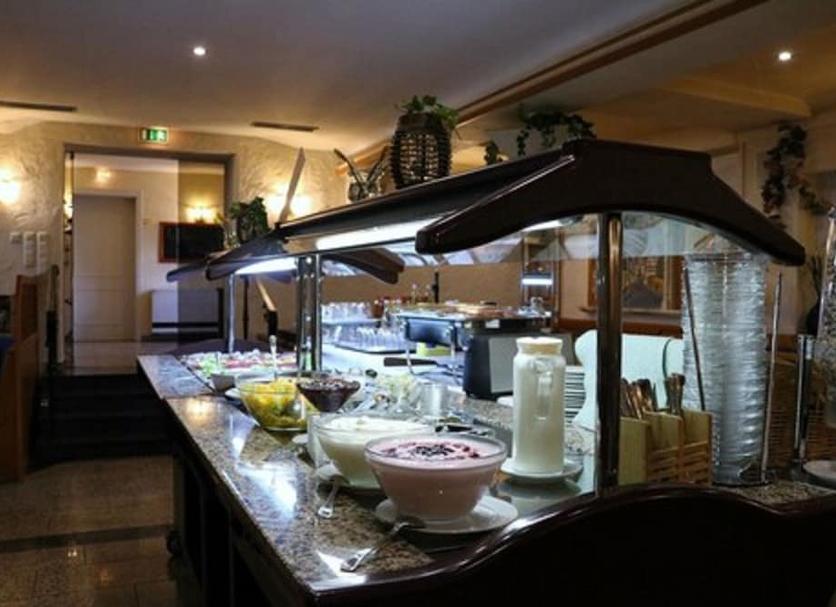 Buffet Photo