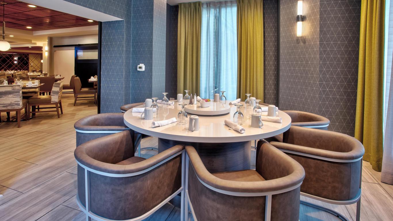 Crowne Plaza Chicago-Northbrook