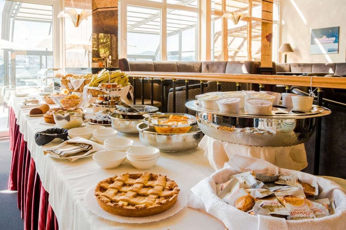 Buffet Photo