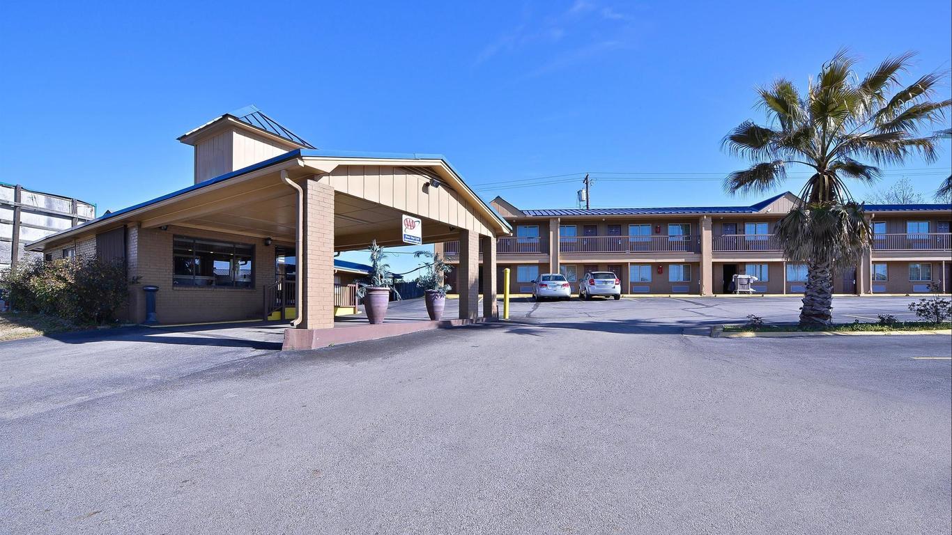 Xecutive Inn and Suites