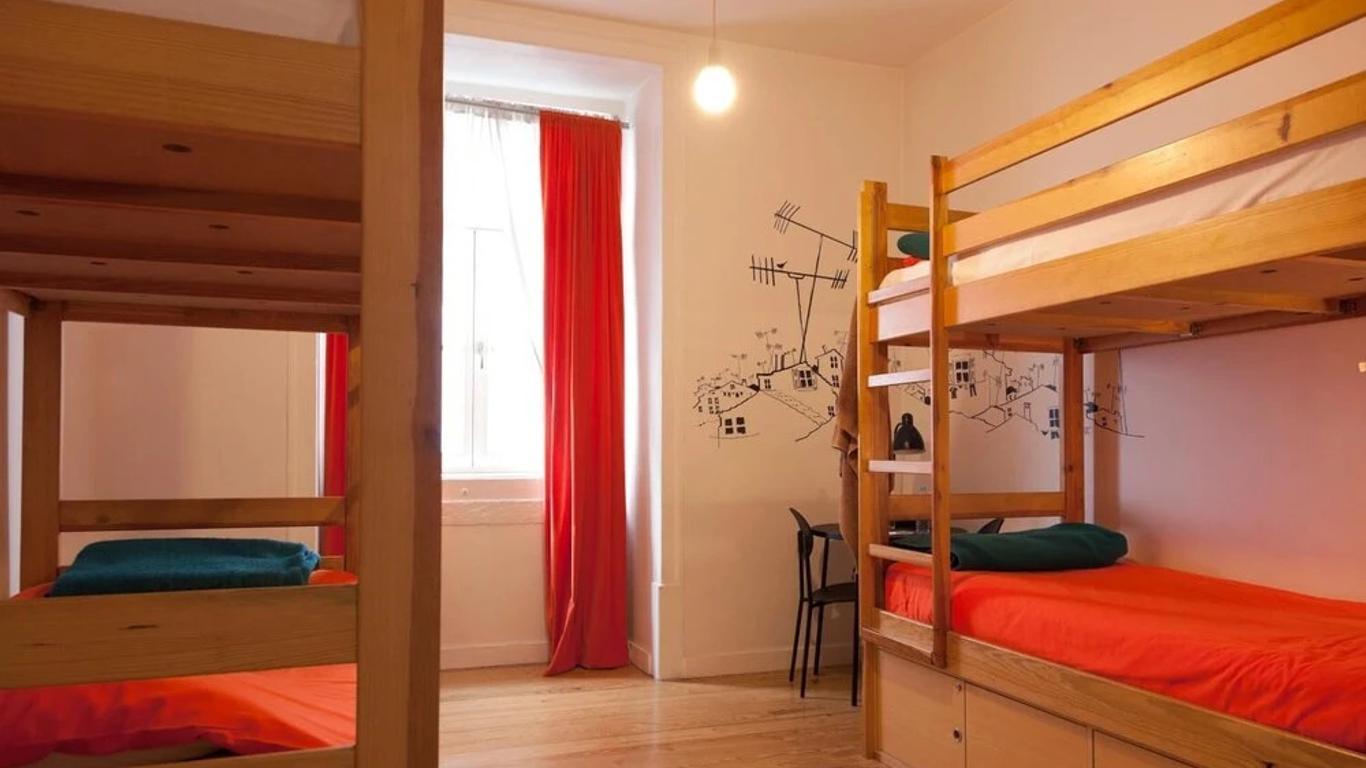 Living Lounge Hostel