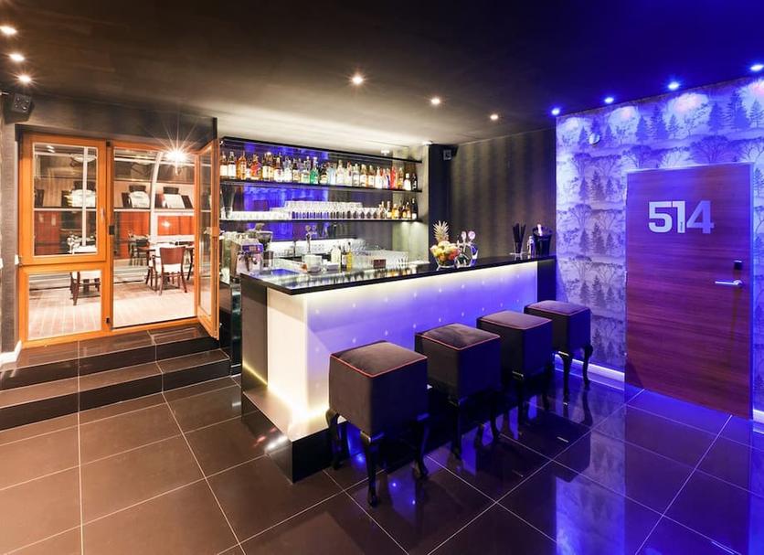 Bar Photo