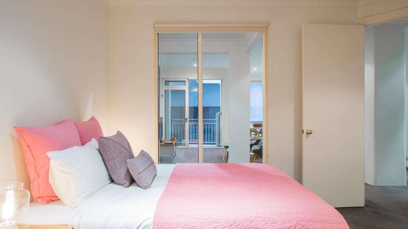 1 Exhibition Apartment Hotel
