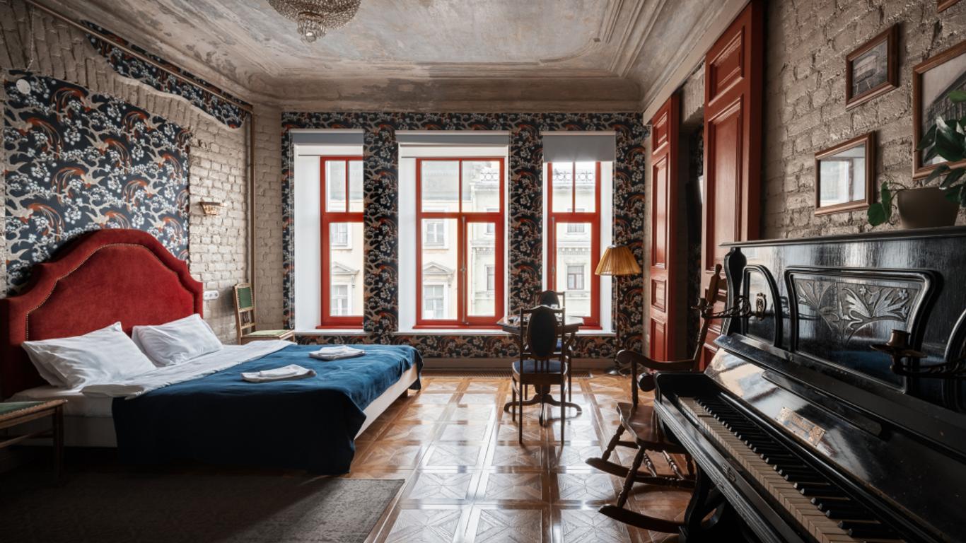Metropolis Hotel