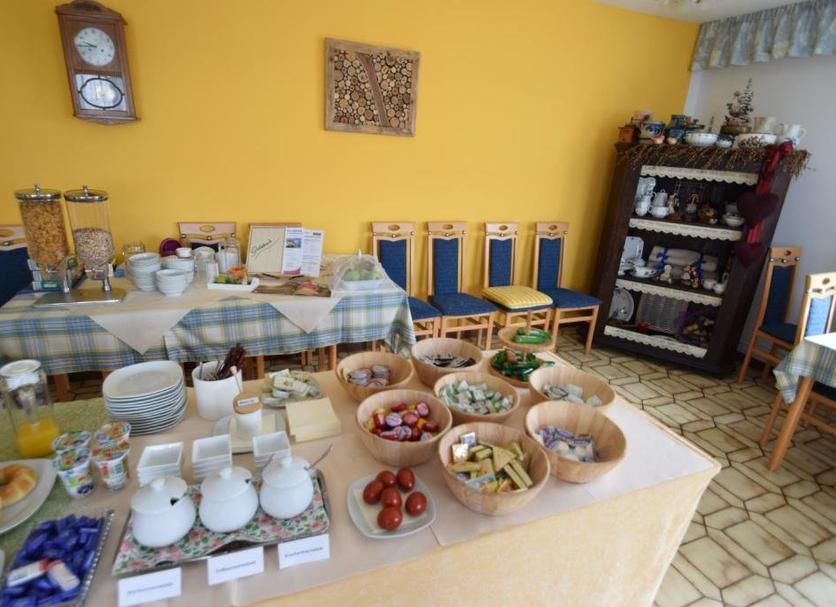 Buffet Photo