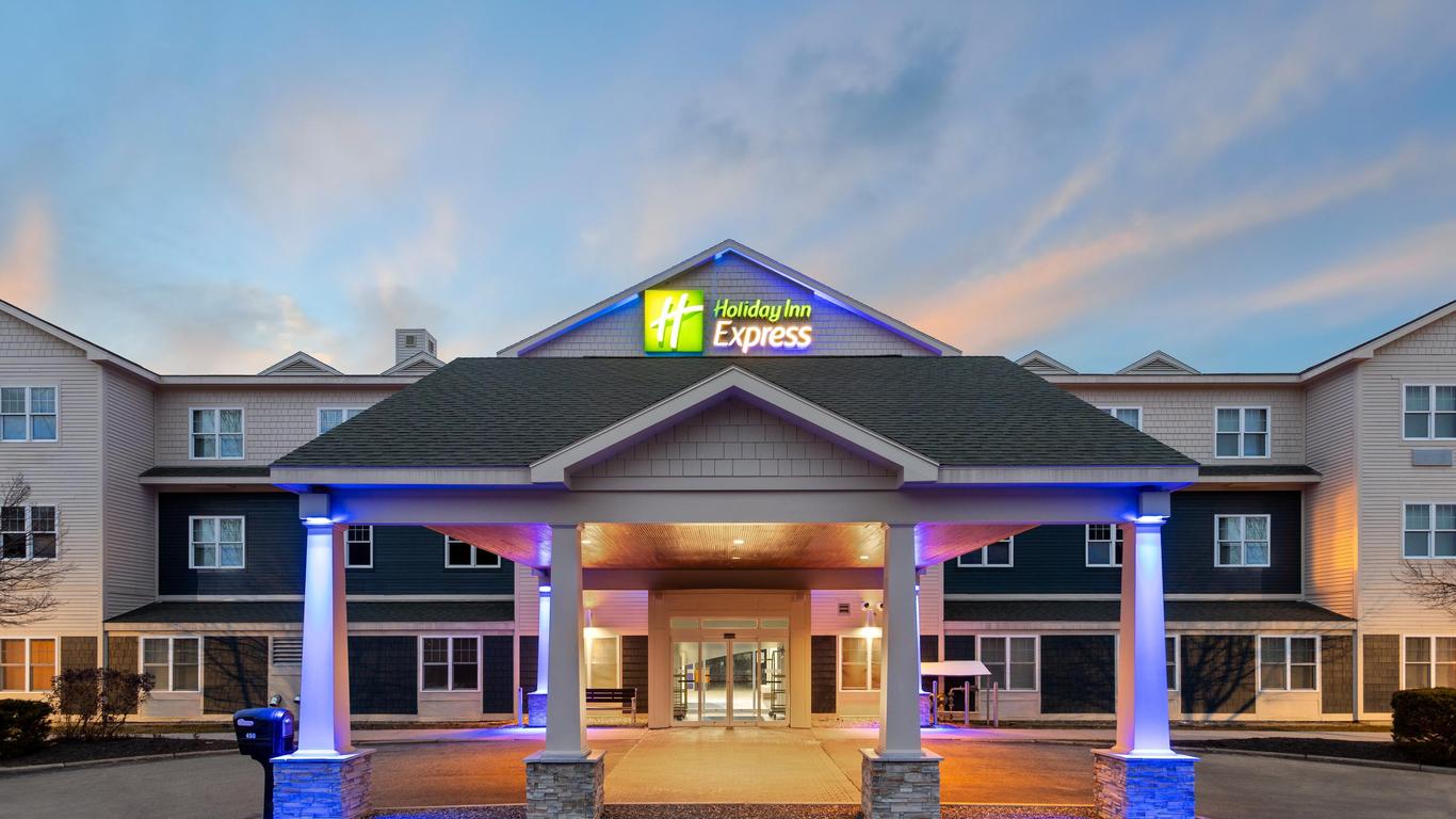 Holiday Inn Express & Suites Freeport - Brunswick Area