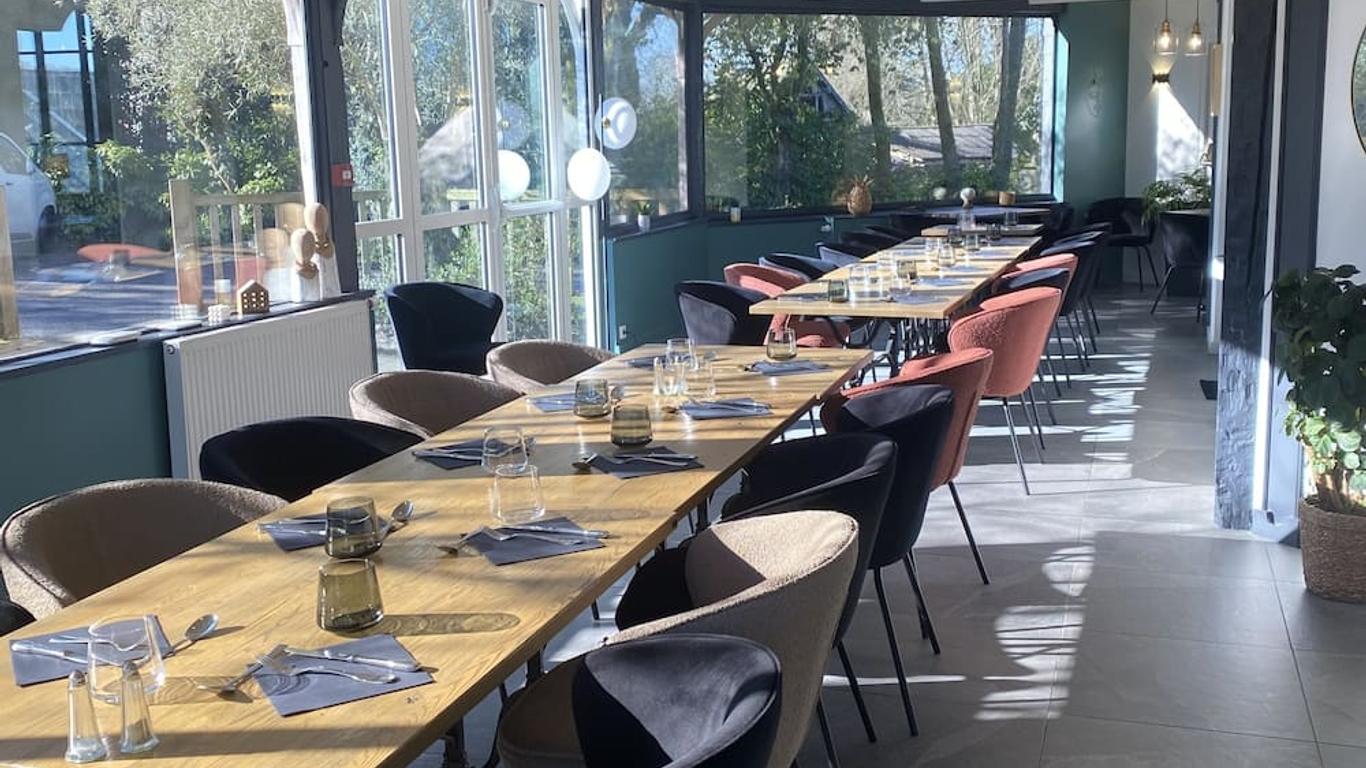 Le Clos Du Pontic Logis et Cit'Hotel