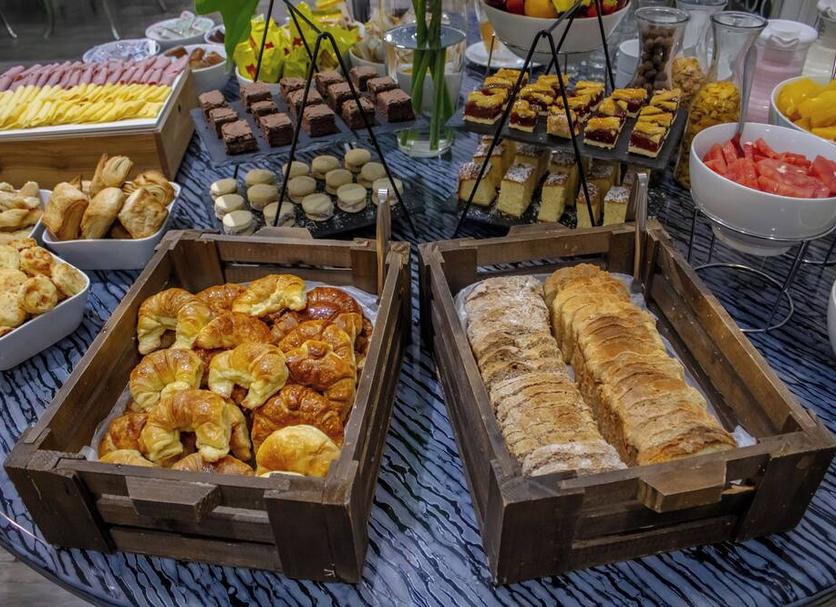 Buffet Photo