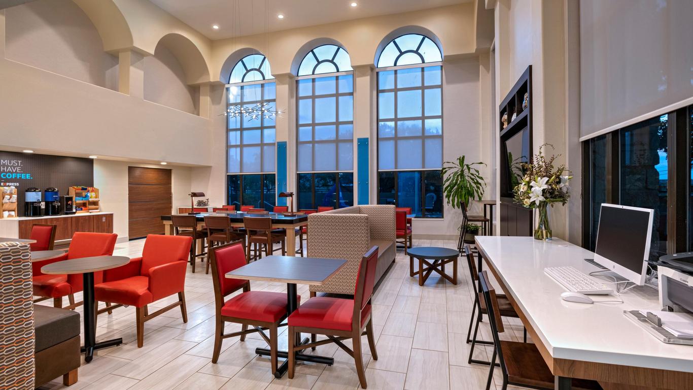 Holiday Inn Express & Suites Austin Nw - Cedar Park