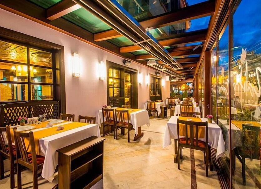 Restaurant Photo