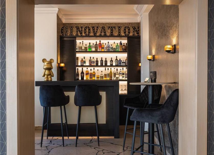 Bar Photo