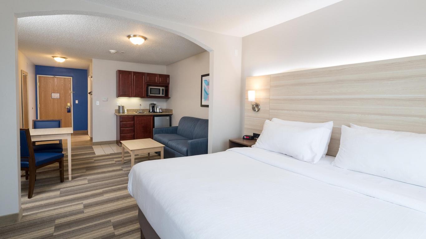 Holiday Inn Express Hotel & Suites Grand Blanc, An IHG Hotel