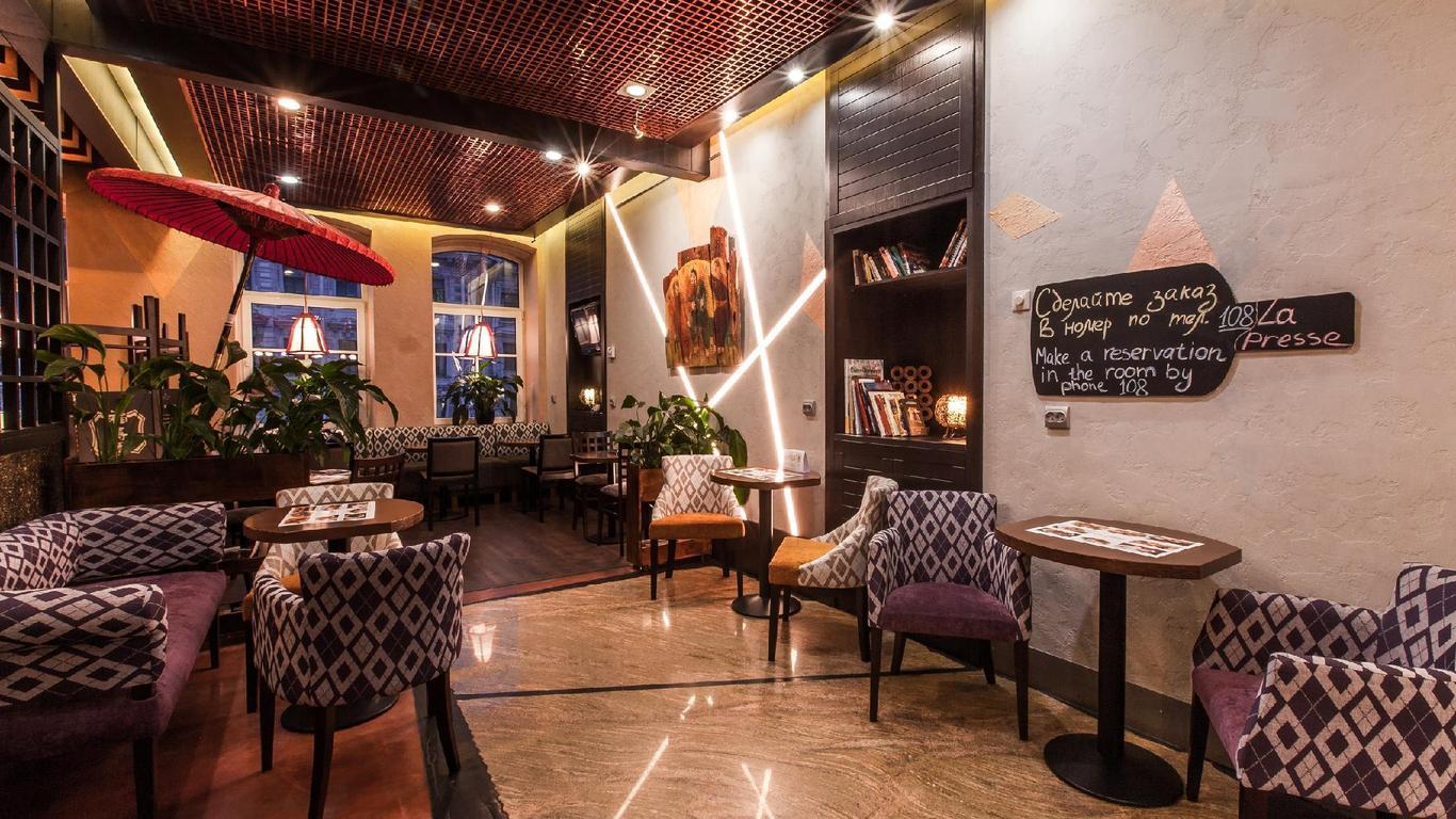 Nevsky Forum Hotel