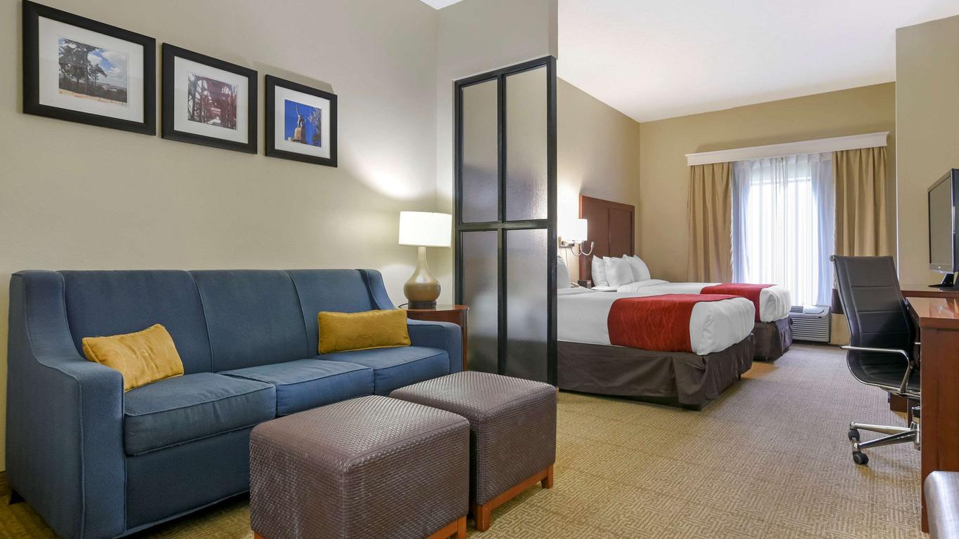 Comfort Suites Fultondale I-65 near I-22