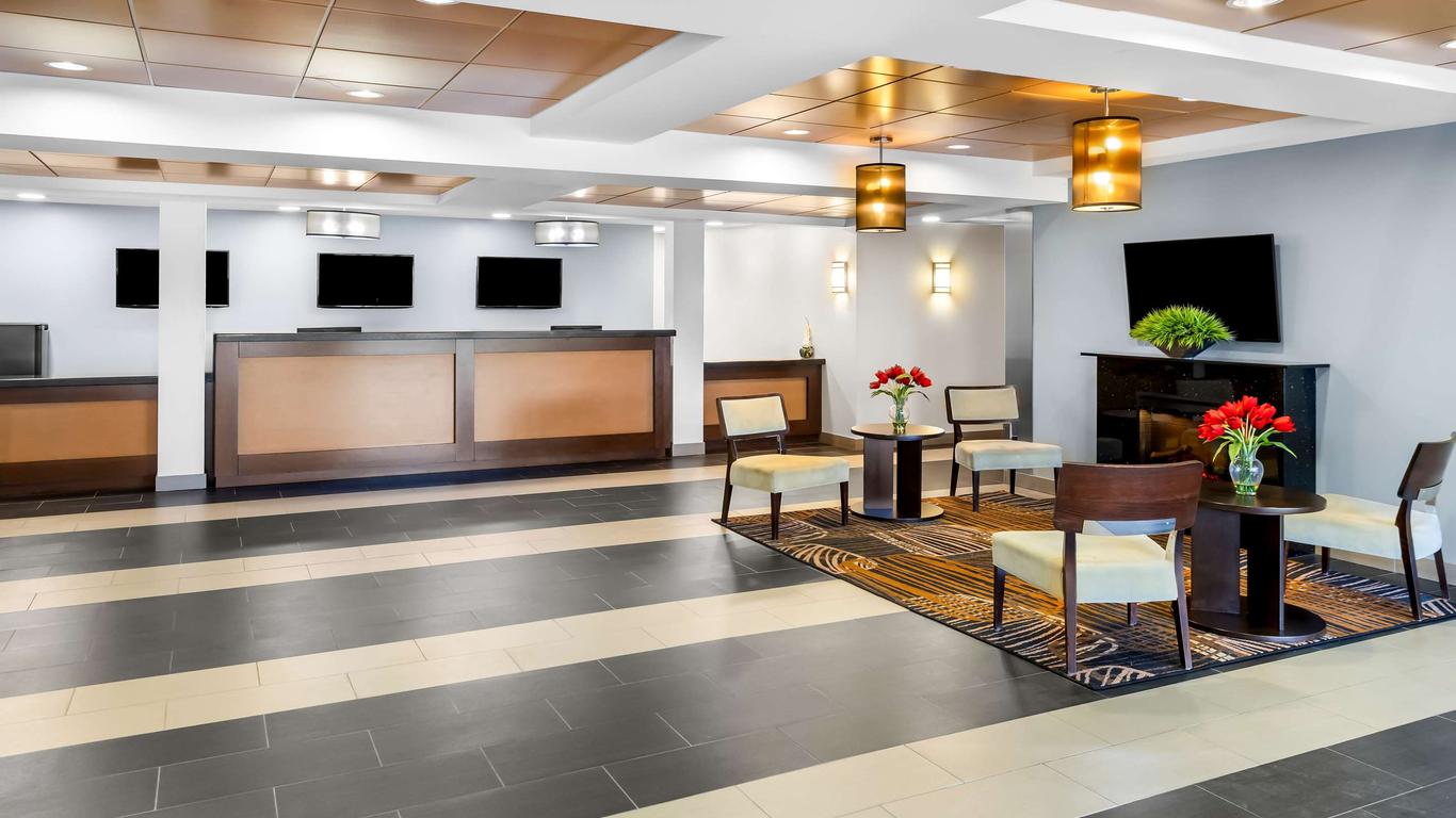 Best Western Thompson Hotel & Suites