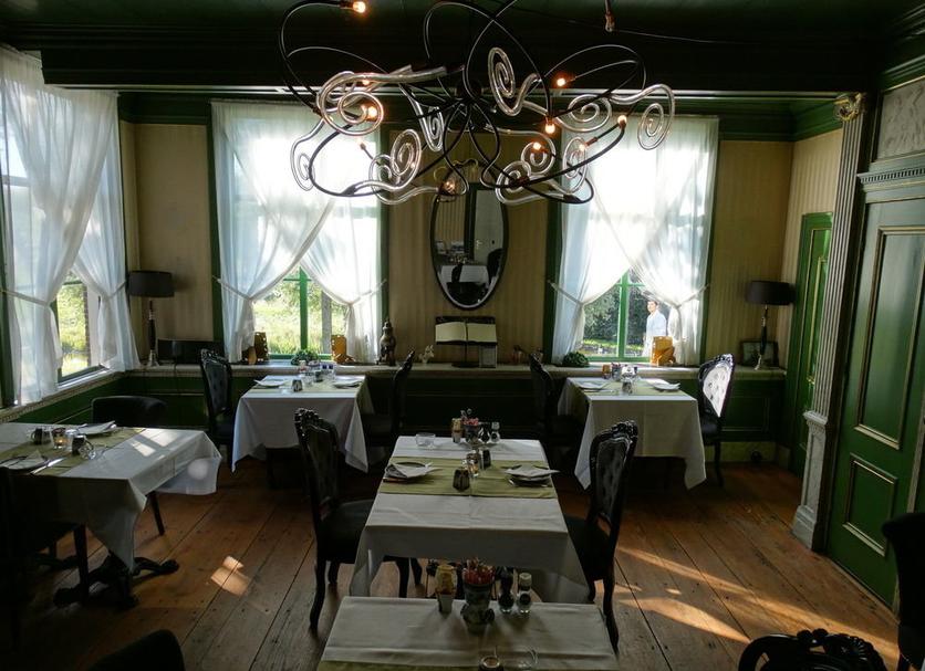 Restaurant Photo