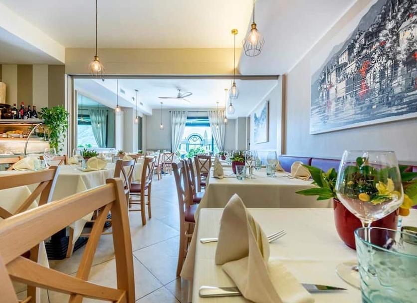 Restaurant Photo