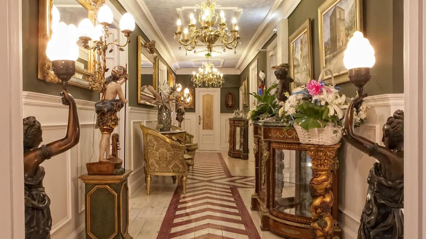 Hostal Boutique Puerta del Sol