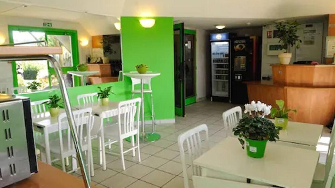 Lemon Hotel