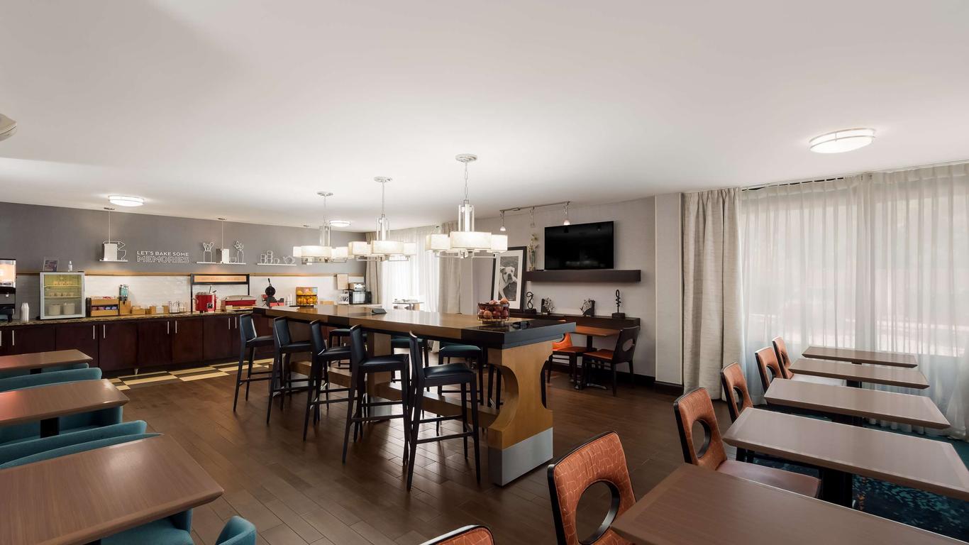 Hampton Inn Columbia-I-26 Airport