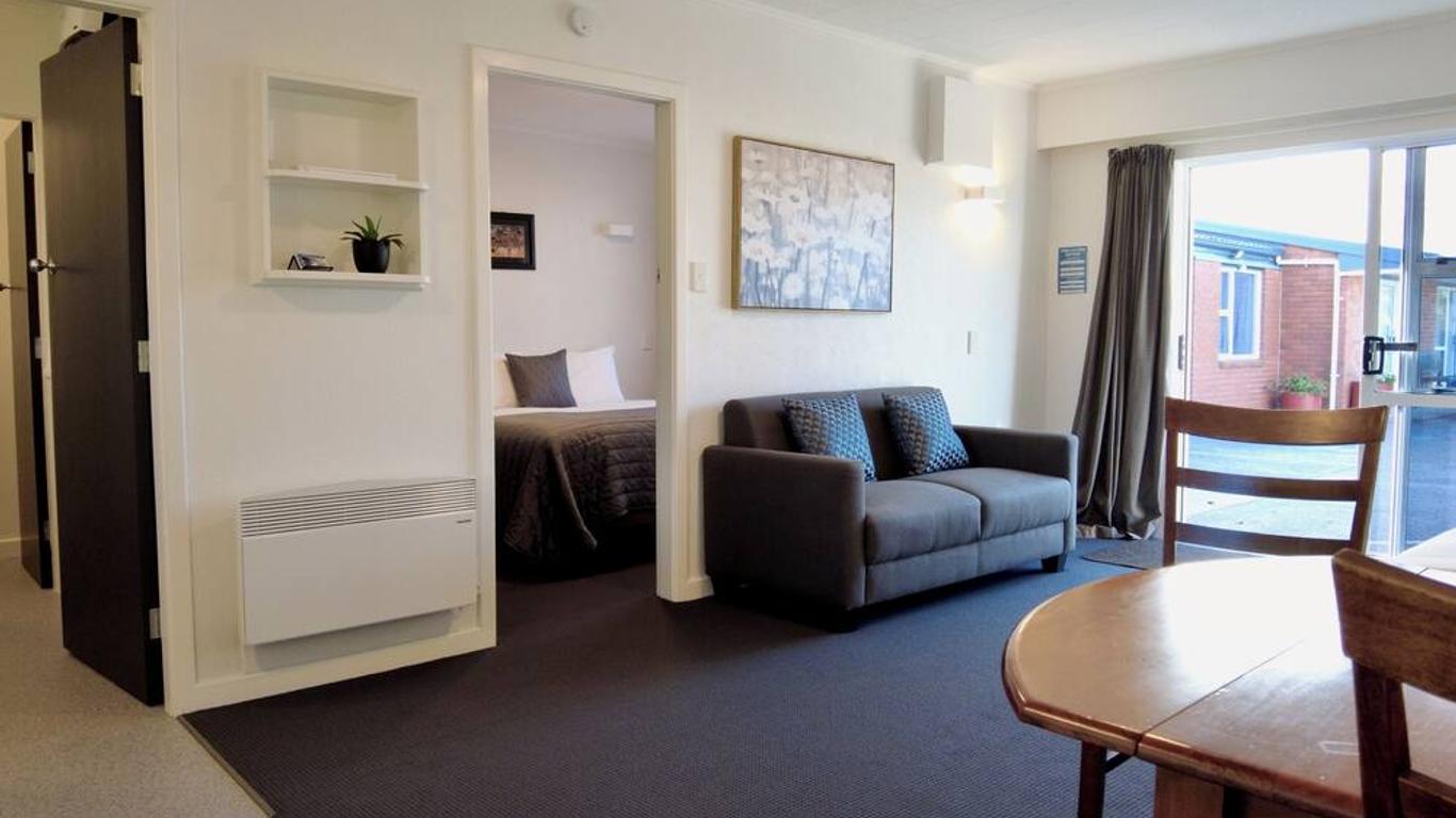 554 Moana Court Motel