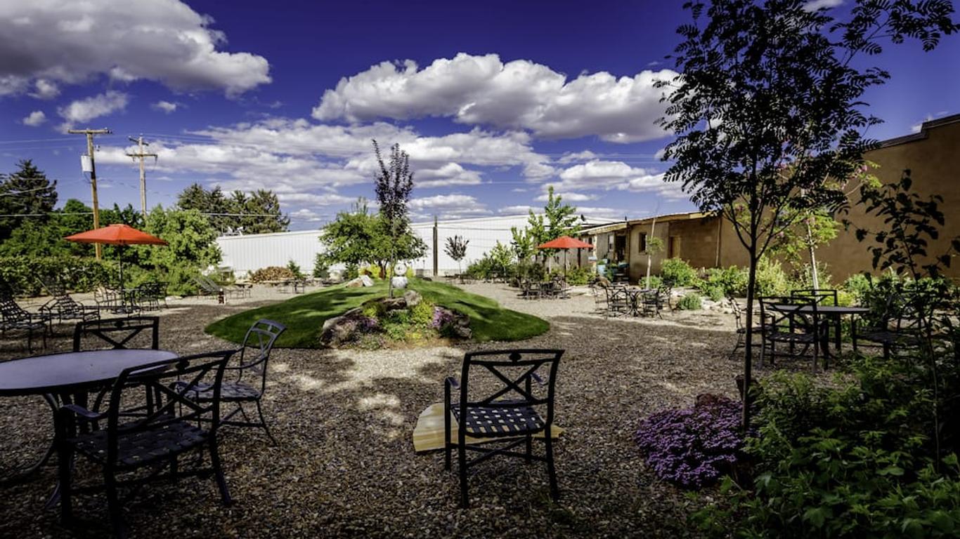Stone Lizard Lodge