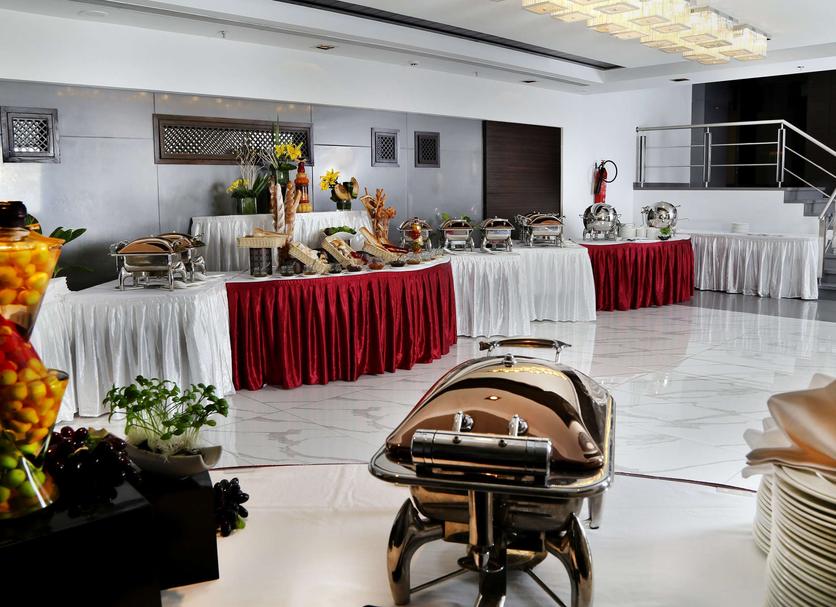 Buffet Photo