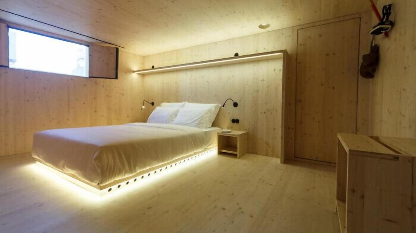 Zero Box Lodge