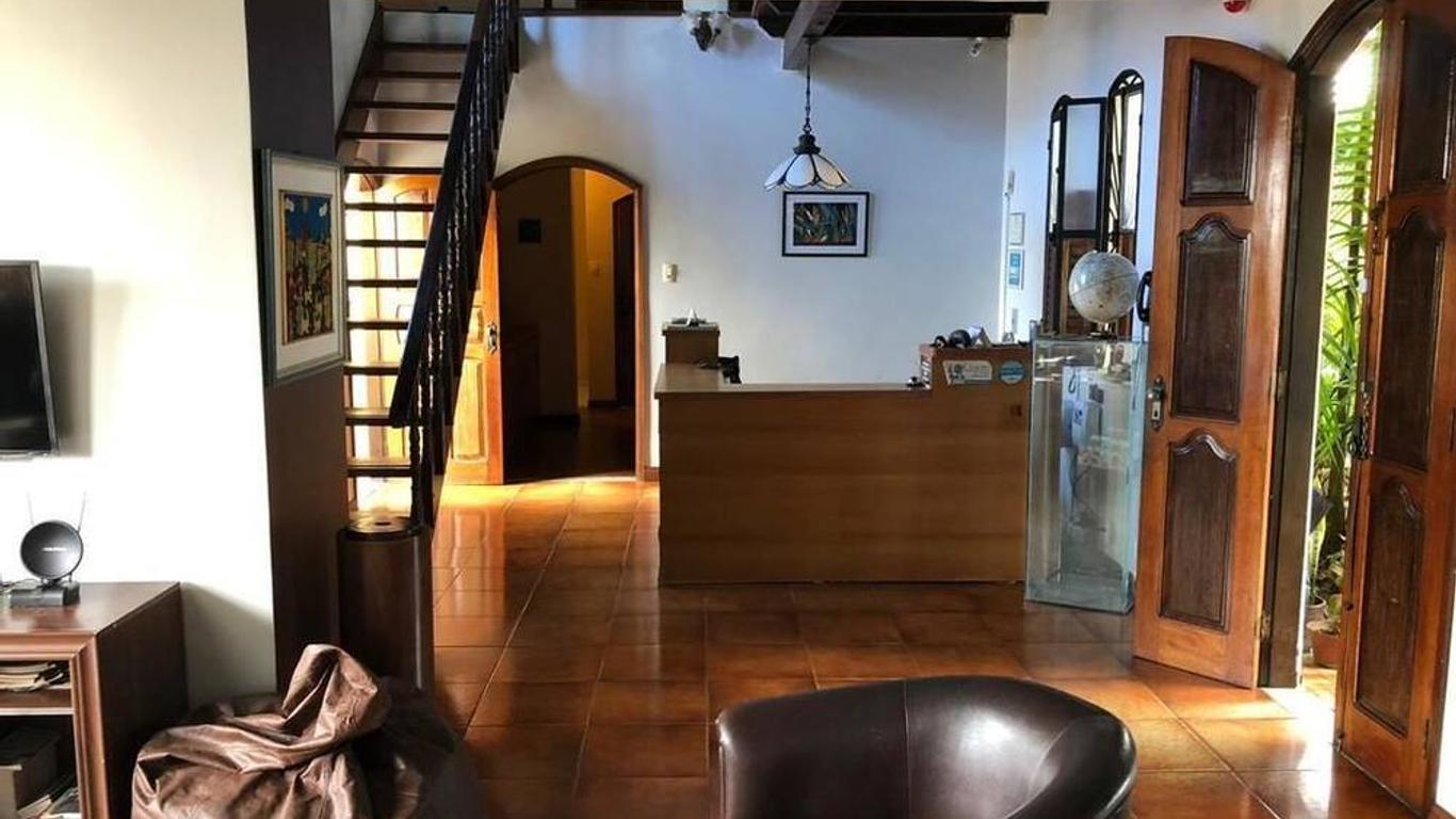 Chez Les Rois Guesthouse