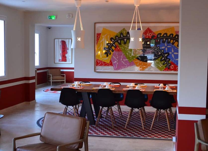Restaurant Photo