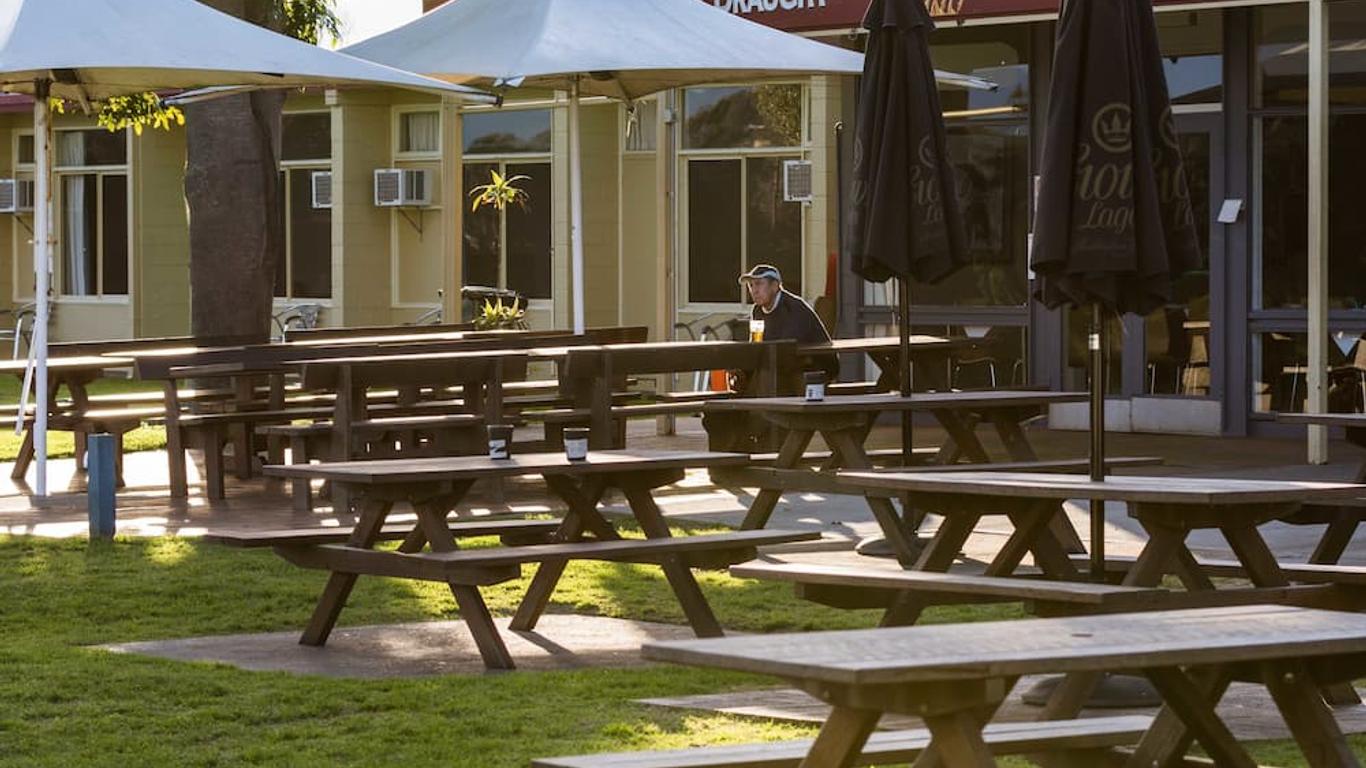 Moruya Waterfront Hotel Motel