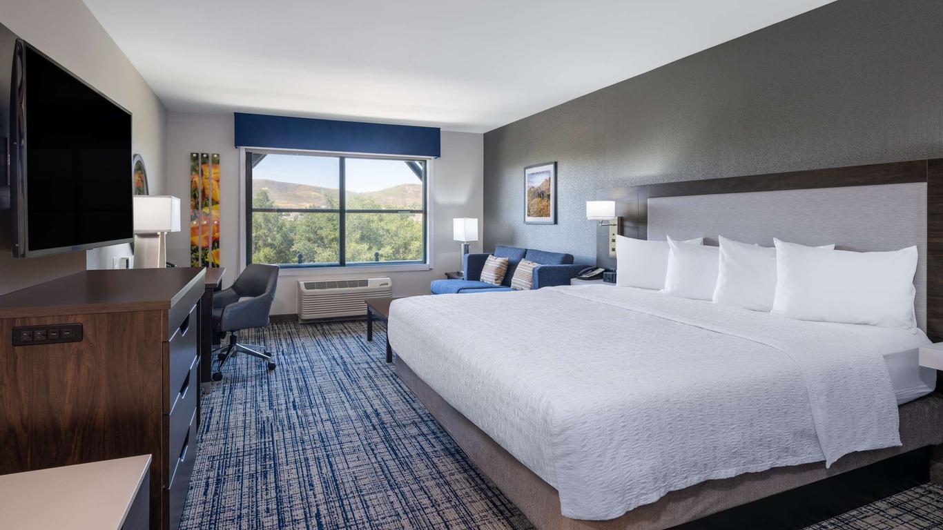 Hampton Inn & Suites Agoura Hills