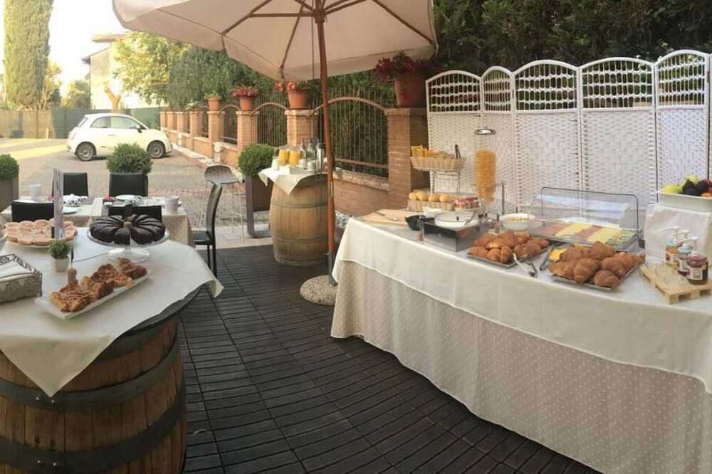 Buffet Photo