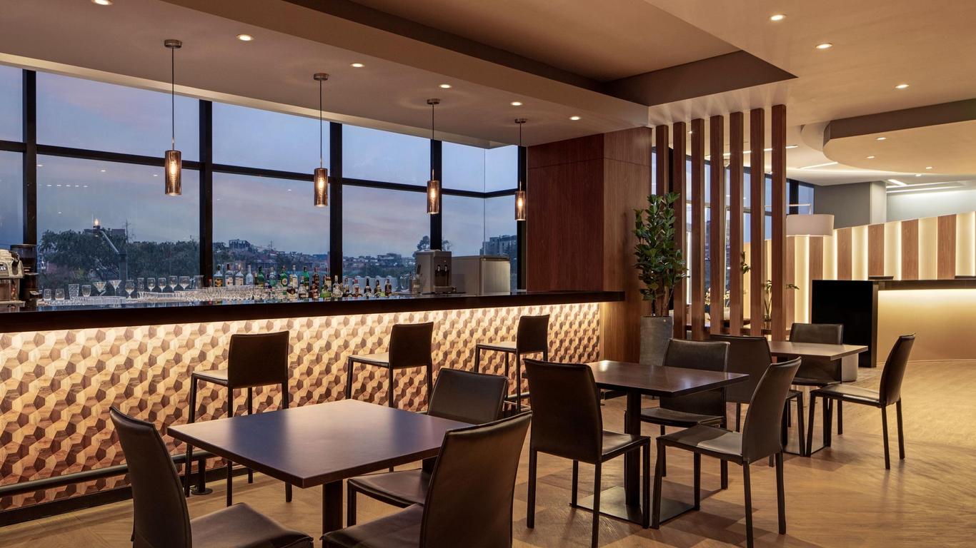 Fairfield by Marriott Bogota Embajada