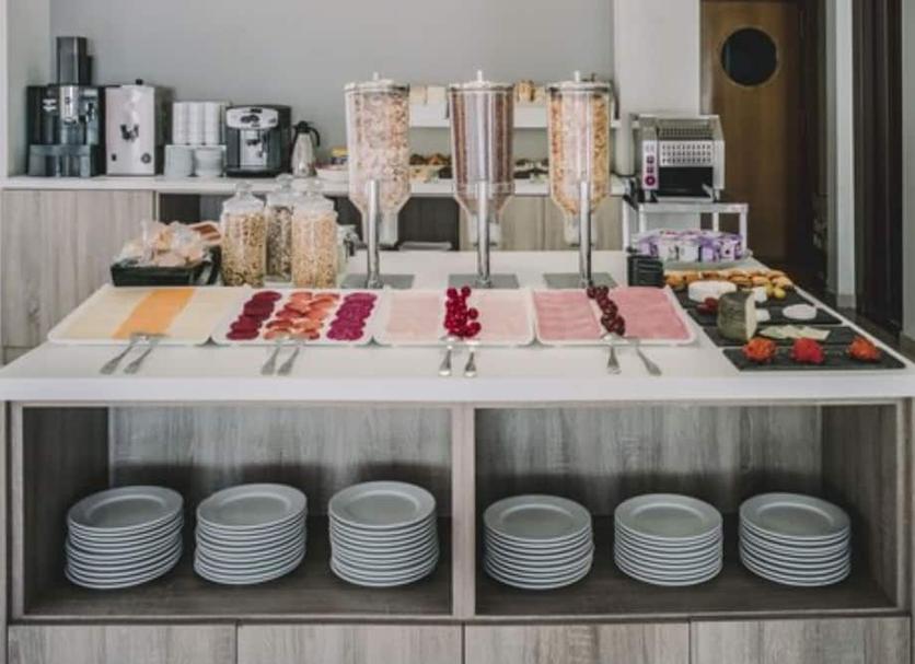 Buffet Photo