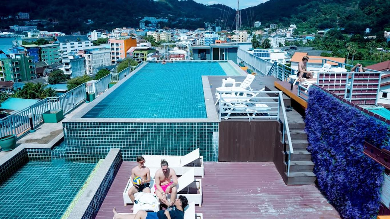 Zephyr Grand Hotel