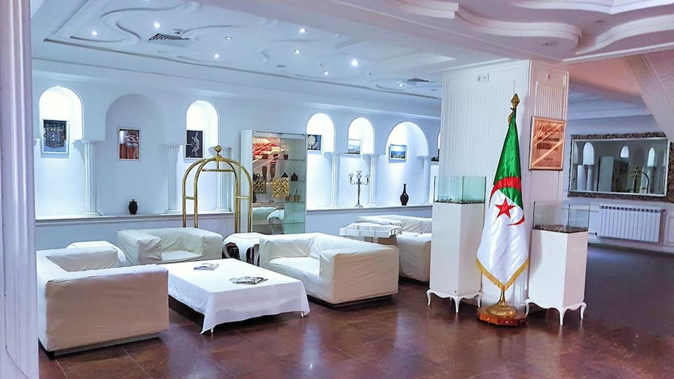 Hotel Raya Tichy