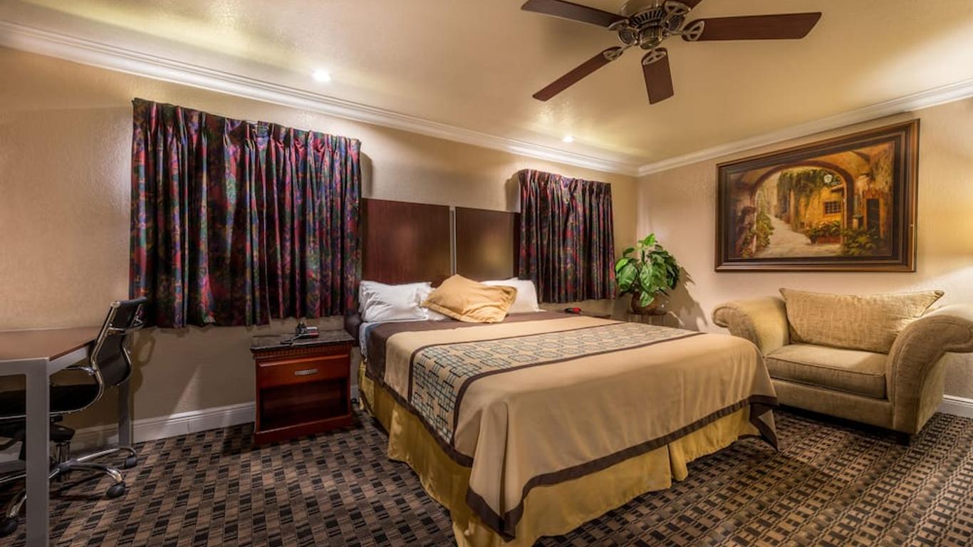 Edge Water Inn