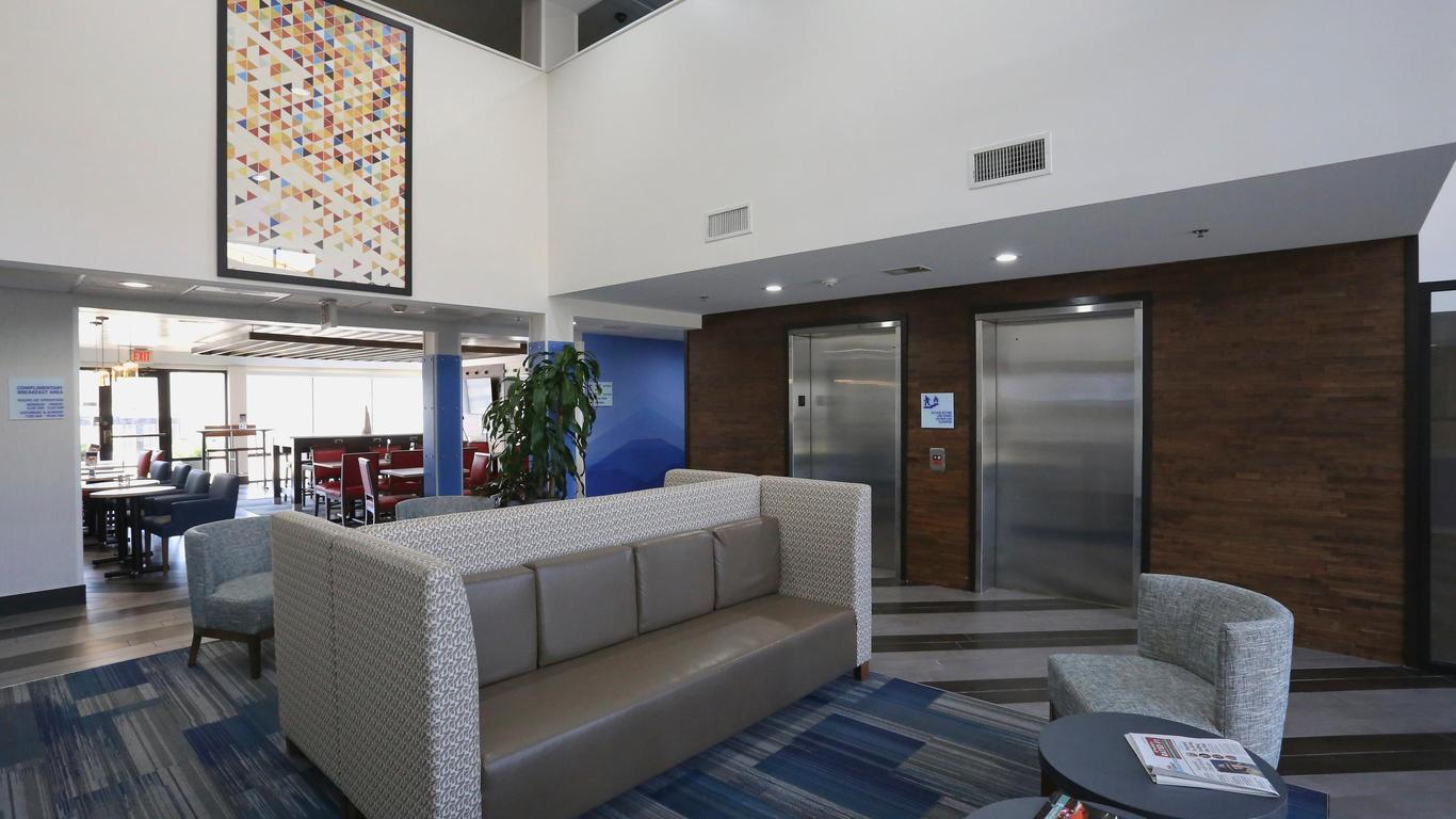 Holiday Inn Express & Suites Blythewood
