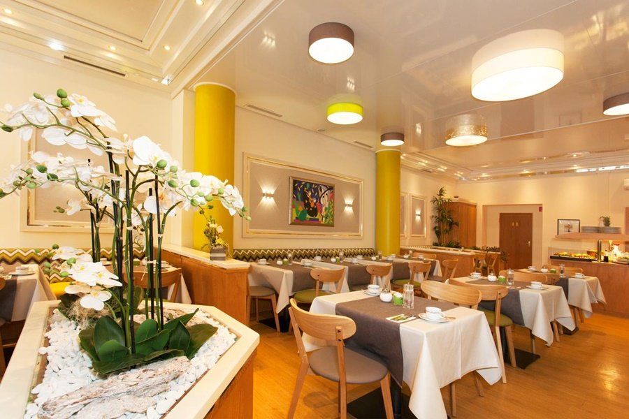 Restaurant Photo