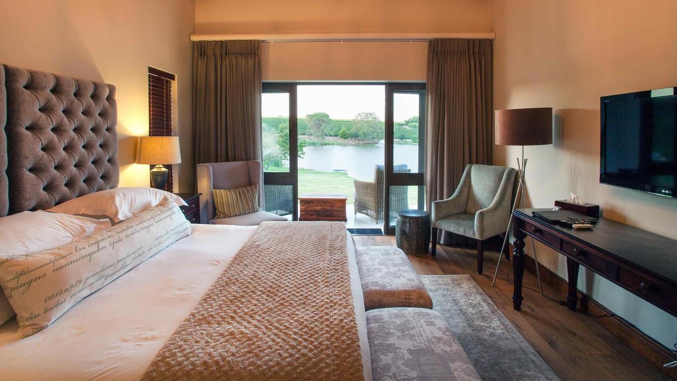 Under Oaks Guesthouse